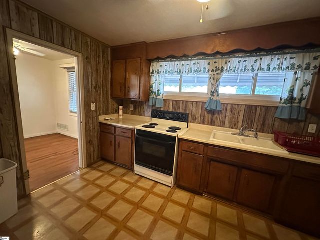 9 Woodmont Circle, Greenville, SC 29605