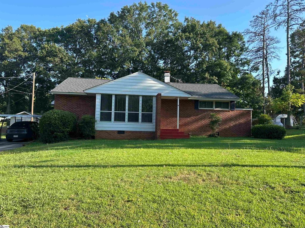 9 Woodmont Circle, Greenville, SC 29605