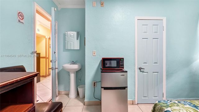 508 W 1st Avenue, Hialeah, FL 33010