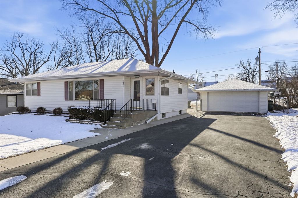 1251 18th Avenue SW, Cedar Rapids, IA 52404