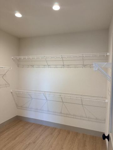 109 Olde Howell COURT, Waukesha, WI 53186