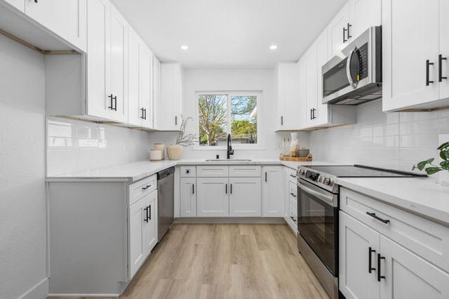 2627 Stanford Avenue, Clovis, CA 93611