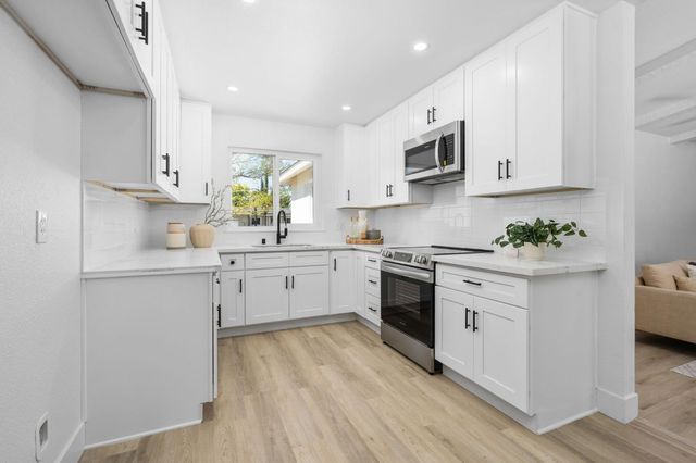 2627 Stanford Avenue, Clovis, CA 93611