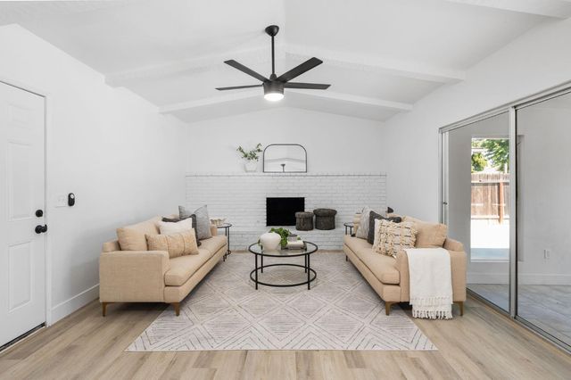 2627 Stanford Avenue, Clovis, CA 93611