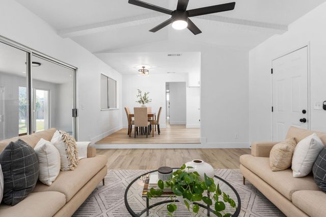 2627 Stanford Avenue, Clovis, CA 93611