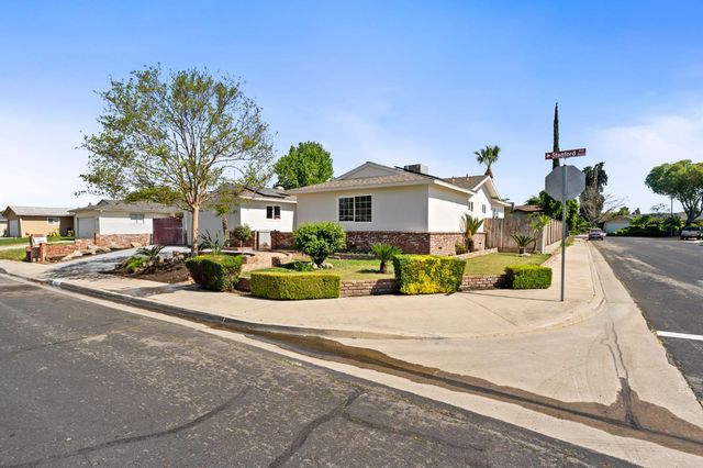2627 Stanford Avenue, Clovis, CA 93611