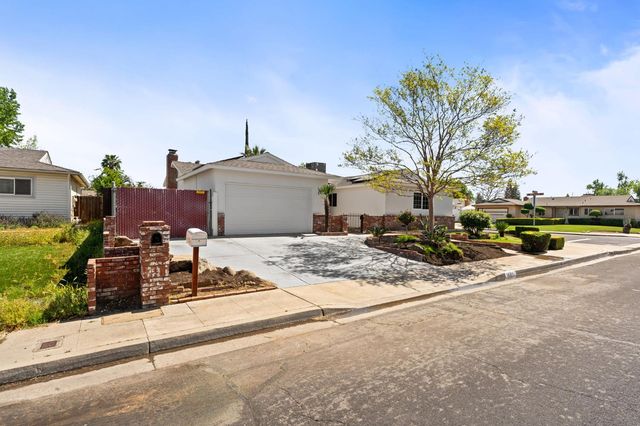 2627 Stanford Avenue, Clovis, CA 93611