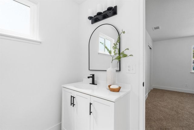 2627 Stanford Avenue, Clovis, CA 93611