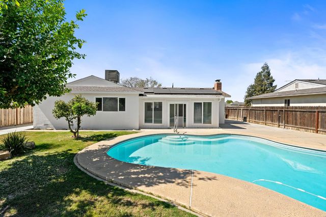 2627 Stanford Avenue, Clovis, CA 93611