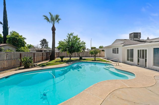 2627 Stanford Avenue, Clovis, CA 93611
