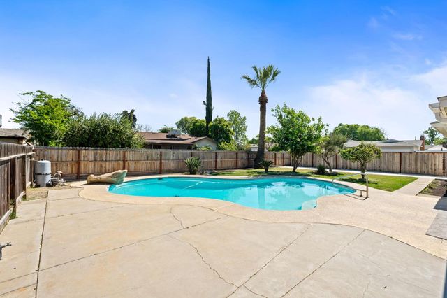 2627 Stanford Avenue, Clovis, CA 93611