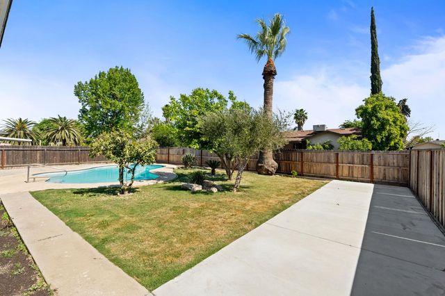 2627 Stanford Avenue, Clovis, CA 93611