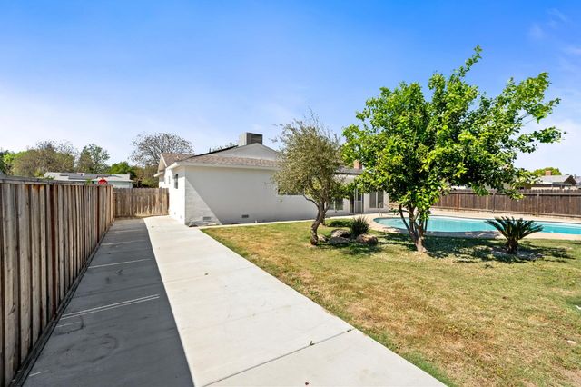 2627 Stanford Avenue, Clovis, CA 93611
