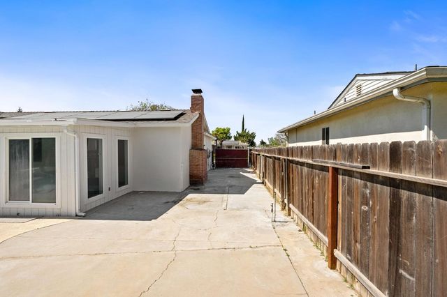 2627 Stanford Avenue, Clovis, CA 93611