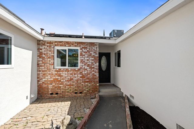 2627 Stanford Avenue, Clovis, CA 93611