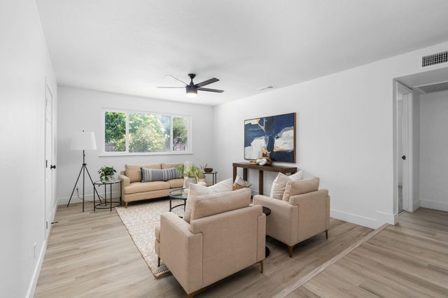 2627 Stanford Avenue, Clovis, CA 93611