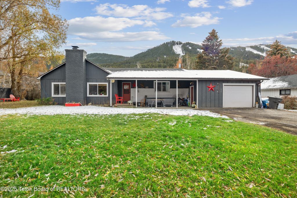 630 E KELLY Avenue, Jackson, WY 83001