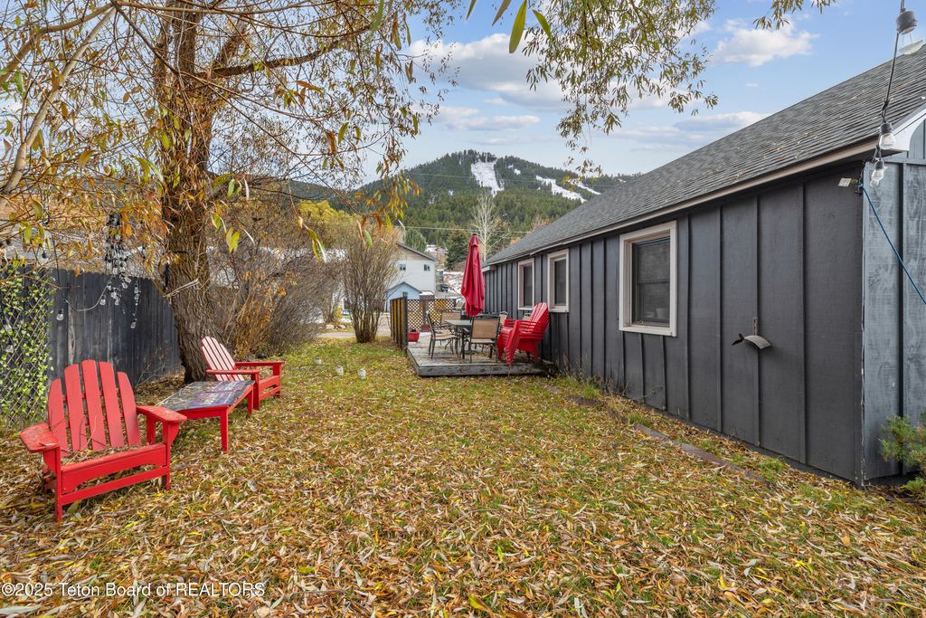 630 E KELLY Avenue, Jackson, WY 83001 photo 2