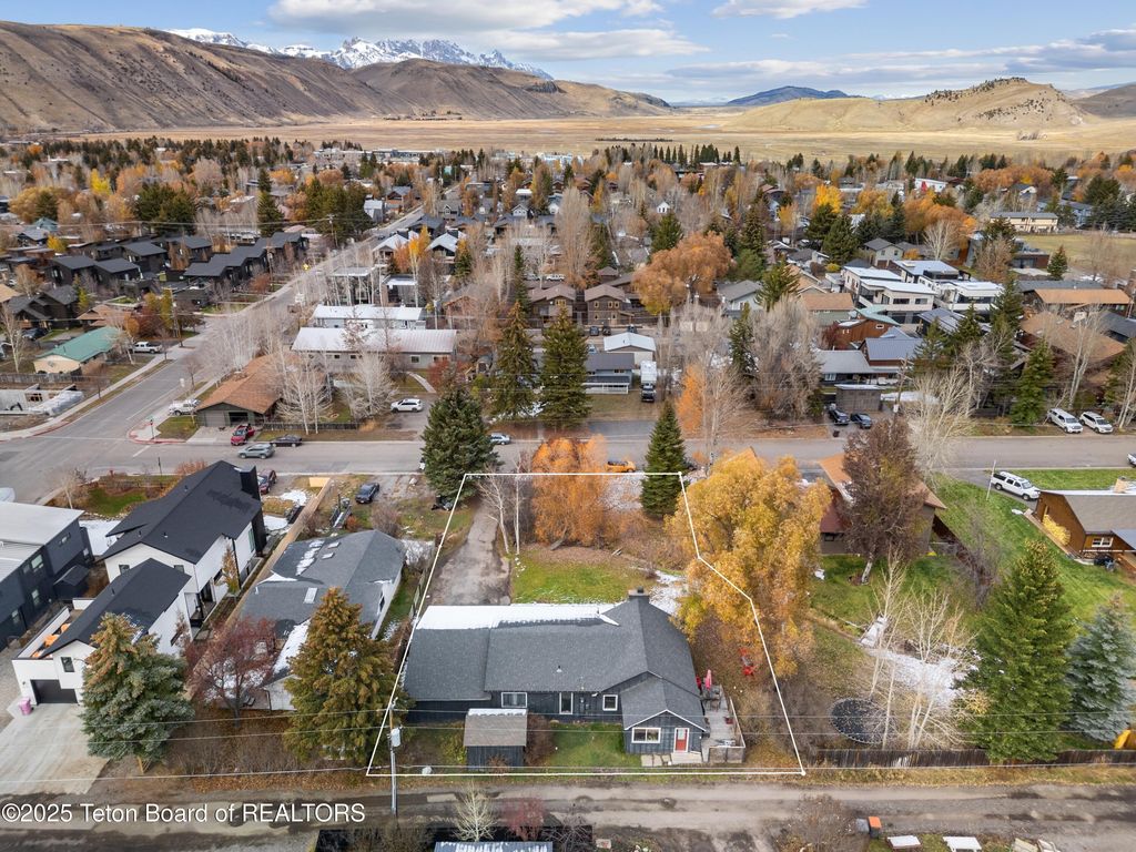 630 E KELLY Avenue, Jackson, WY 83001 photo 26