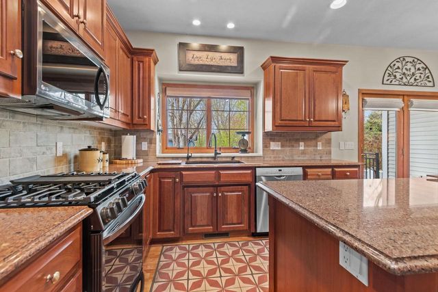 1618 NORTHRIDGE COURT, Menasha, WI 54952