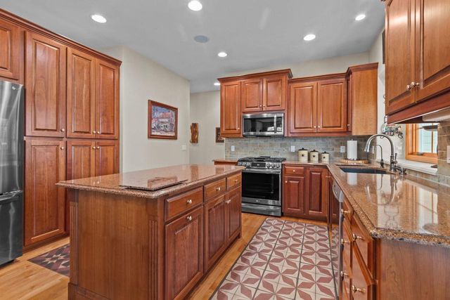 1618 NORTHRIDGE COURT, Menasha, WI 54952