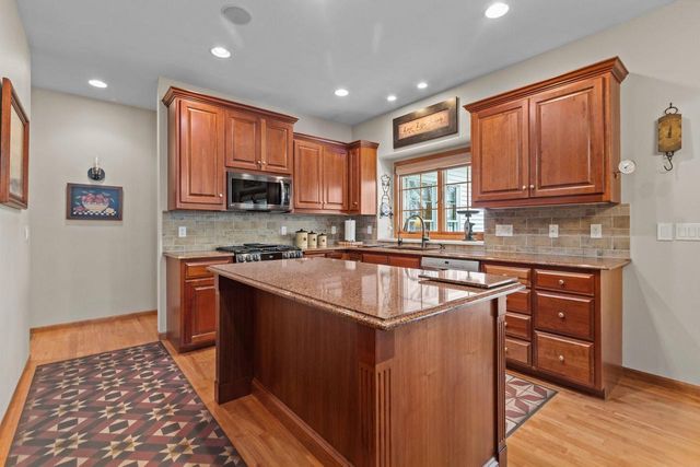 1618 NORTHRIDGE COURT, Menasha, WI 54952
