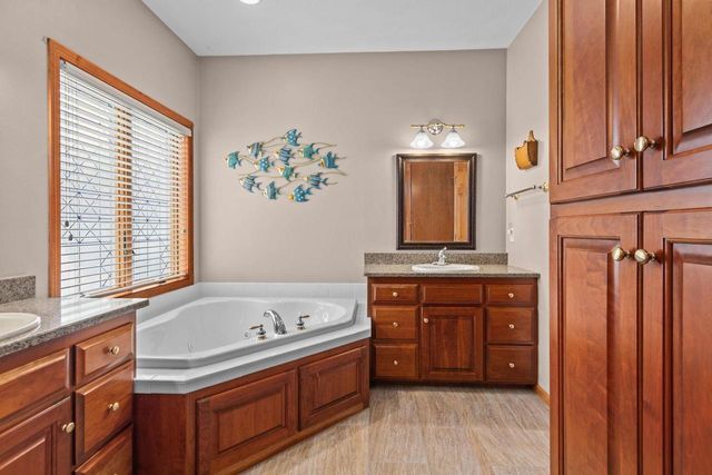 1618 NORTHRIDGE COURT, Menasha, WI 54952