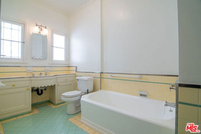 1217 S Alfred Street, Los Angeles, CA 90035