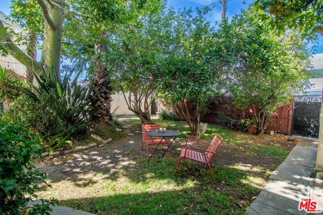 1217 S Alfred Street, Los Angeles, CA 90035