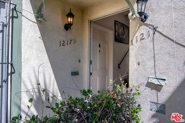 1217 S Alfred Street, Los Angeles, CA 90035