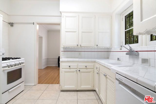 1217 S Alfred Street, Los Angeles, CA 90035