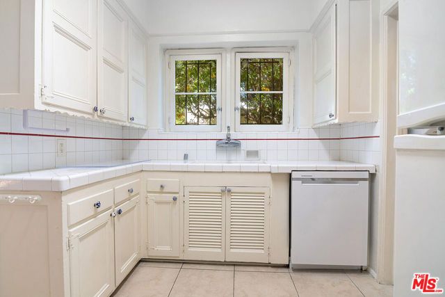 1217 S Alfred Street, Los Angeles, CA 90035