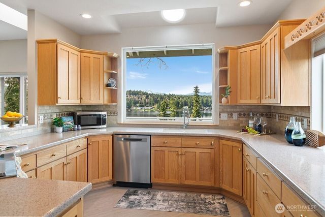 6056 Sandpiper Court, Bremerton, WA 98312