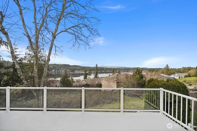 6056 Sandpiper Court, Bremerton, WA 98312