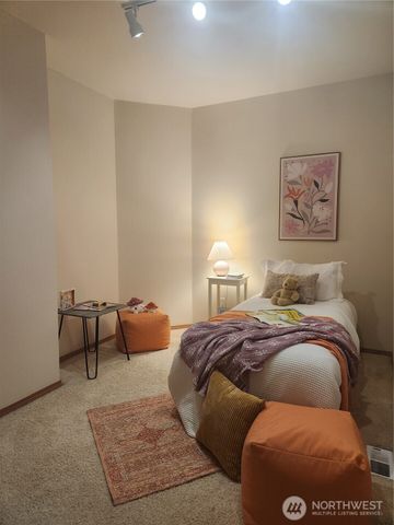 6056 Sandpiper Court, Bremerton, WA 98312