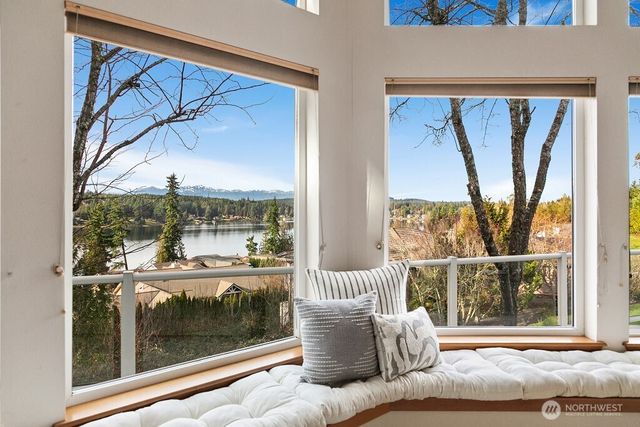 6056 Sandpiper Court, Bremerton, WA 98312