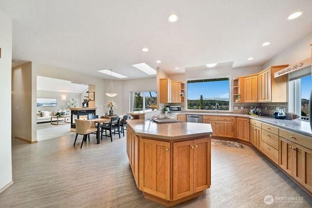 6056 Sandpiper Court, Bremerton, WA 98312