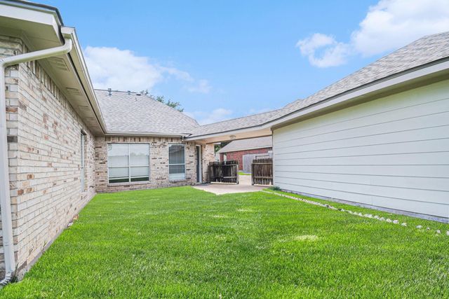 7643 Rainbow Bend Drive, Pasadena, TX 77505