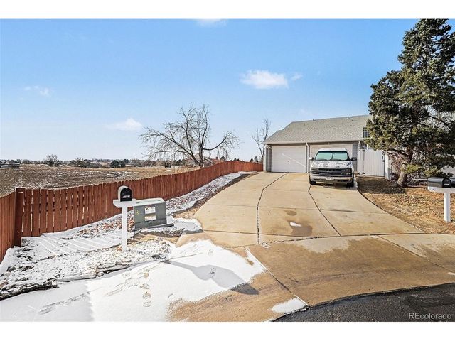 9423 Lou Dr, Thornton, CO 80260