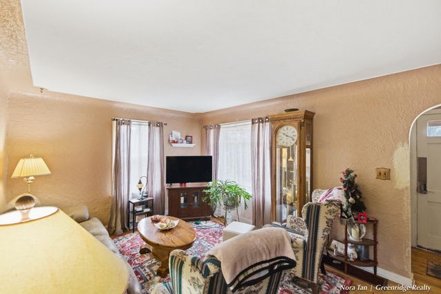 23 E 35th Street, Holland, MI 49423