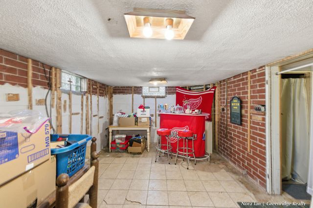 23 E 35th Street, Holland, MI 49423