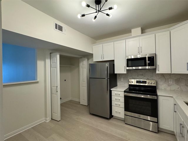 2100 Tanglewilde Street 626, Houston, TX 77063