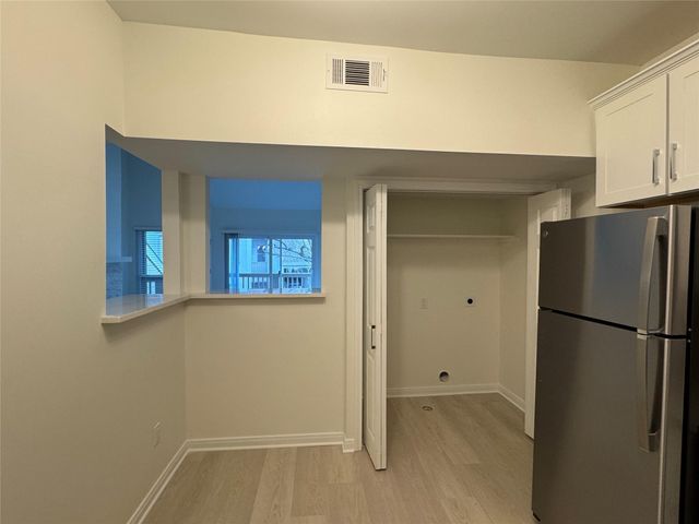 2100 Tanglewilde Street 626, Houston, TX 77063