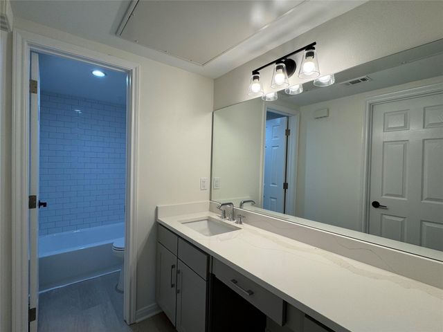 2100 Tanglewilde Street 626, Houston, TX 77063