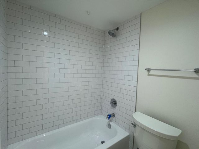 2100 Tanglewilde Street 626, Houston, TX 77063