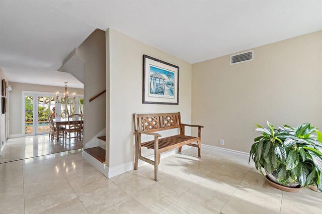 104 W Spearfish Lane, Jupiter, FL 33477