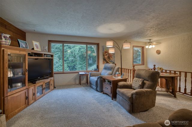 1417 Stanford Drive, Cosmopolis, WA 98537