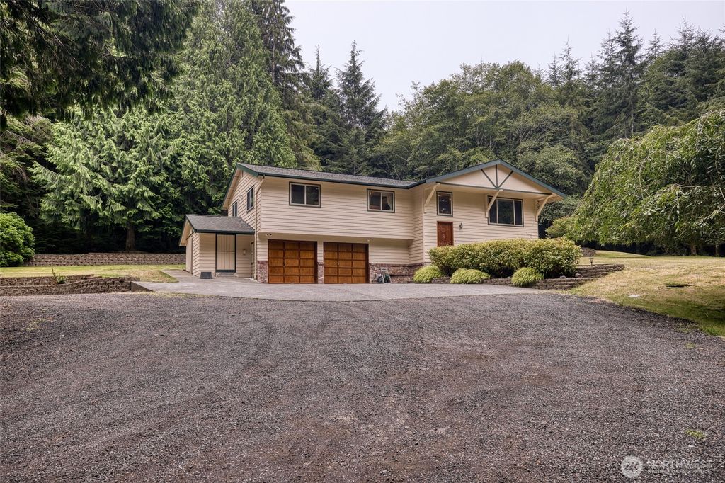 1417 Stanford Drive, Cosmopolis, WA 98537