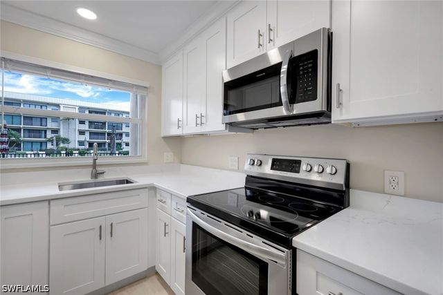 3200 Gulf Shore BLVD N 115, Naples, FL 34103