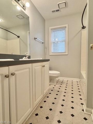 905 Edgewater DR, Newport News, VA 23602